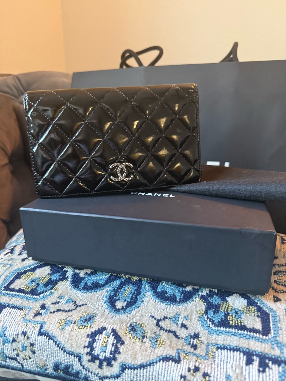 Chanel Black Quilted Patent Leather CC L Yen Continental Wallet Full inclusion🔥